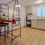 Daire Spacious, Stylish & Apartment, Great Excursions In Surrounding Area *