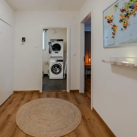 Spacious, Stylish & Apartment, Great Excursions In Surrounding Area *