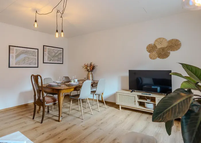 Апартаменты Spacious, Stylish & Apartment, Great Excursions In Surrounding Area *