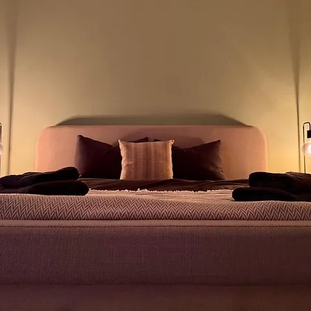 Spacious, Stylish & Apartment, Great Excursions In Surrounding Area 아파트