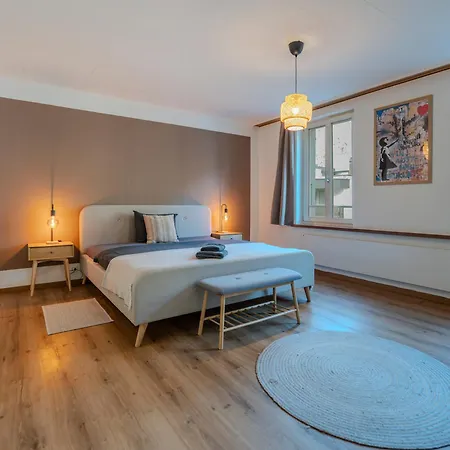 Spacious, Stylish & Apartment, Great Excursions In Surrounding Area 아파트 *